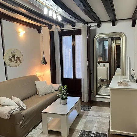 Barrio Rey Apartment